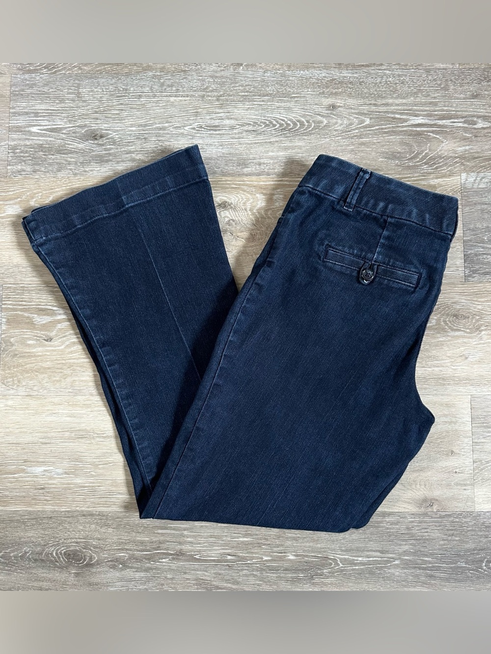The limited denim fit and flair 678 dark wash jeans Sz 8 short